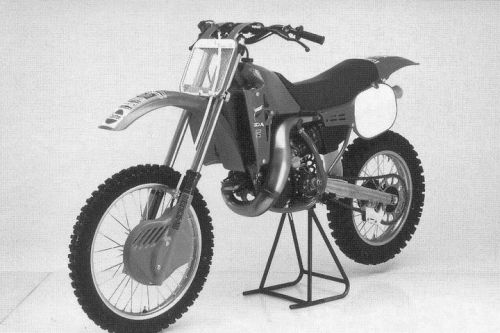 des photos des belles HONDA d'usine ( en statique et sans pilote ) merci