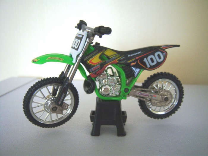 motos vertes miniatures / maquettes