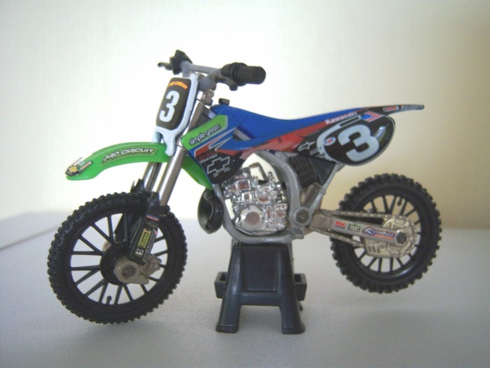 motos vertes miniatures / maquettes