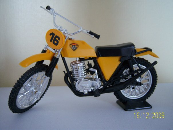 motos vertes miniatures / maquettes