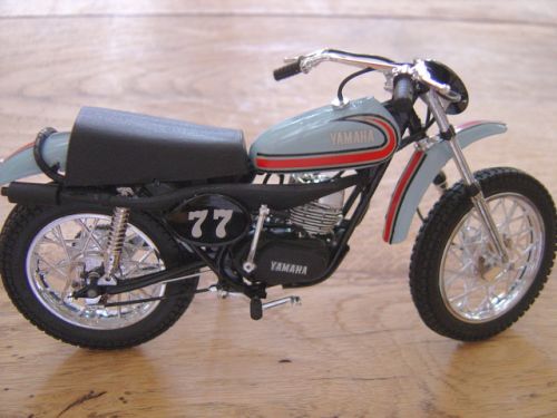 motos vertes miniatures / maquettes