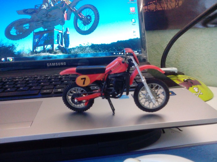 motos vertes miniatures / maquettes