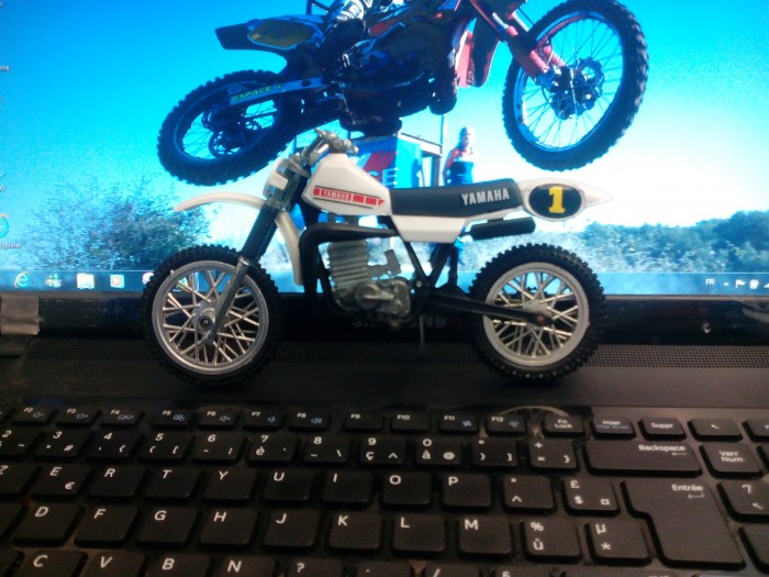 motos vertes miniatures / maquettes