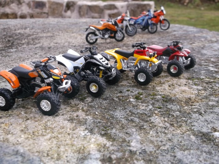 motos vertes miniatures / maquettes