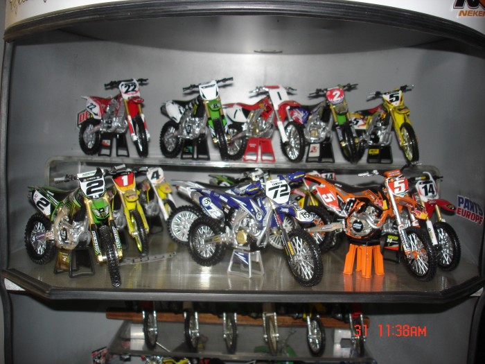 motos vertes miniatures / maquettes