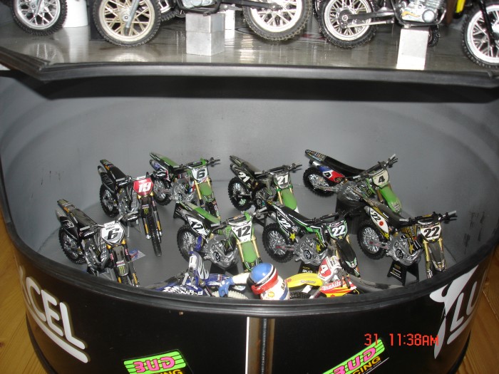 motos vertes miniatures / maquettes