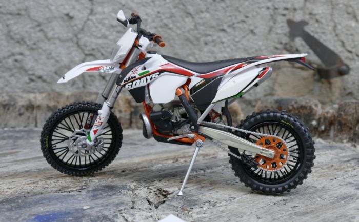 motos vertes miniatures / maquettes