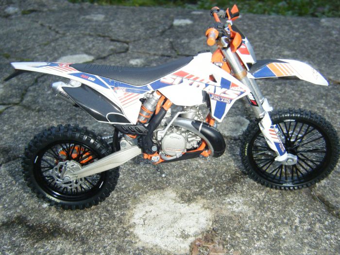 motos vertes miniatures / maquettes