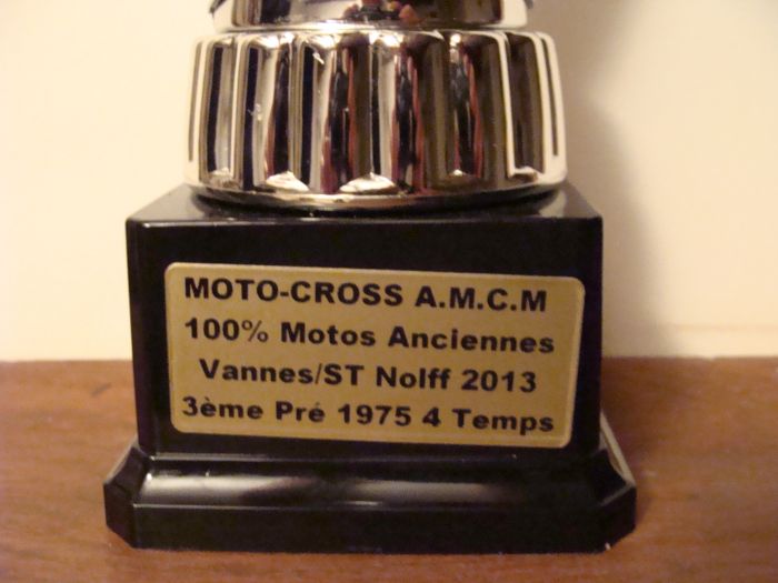 Entrainement Moto-cross MOTOS ANCIENNES sur le terrain de Lesteno 56