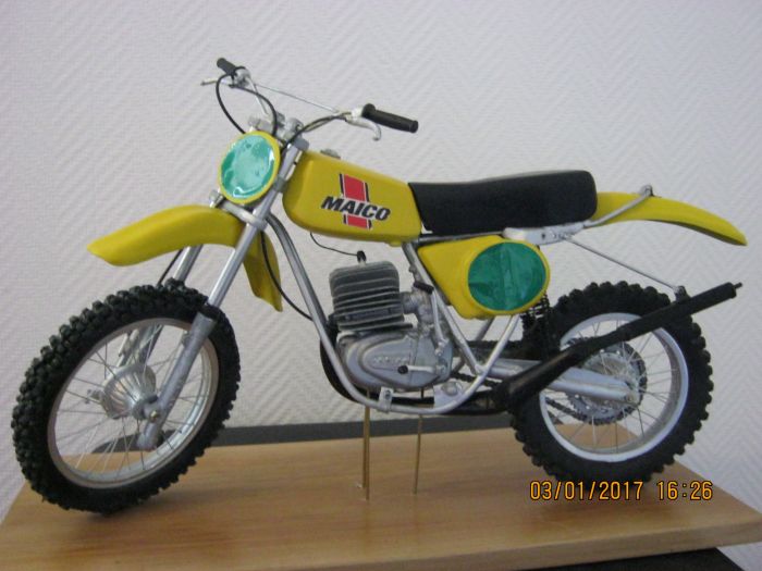 motos vertes miniatures / maquettes