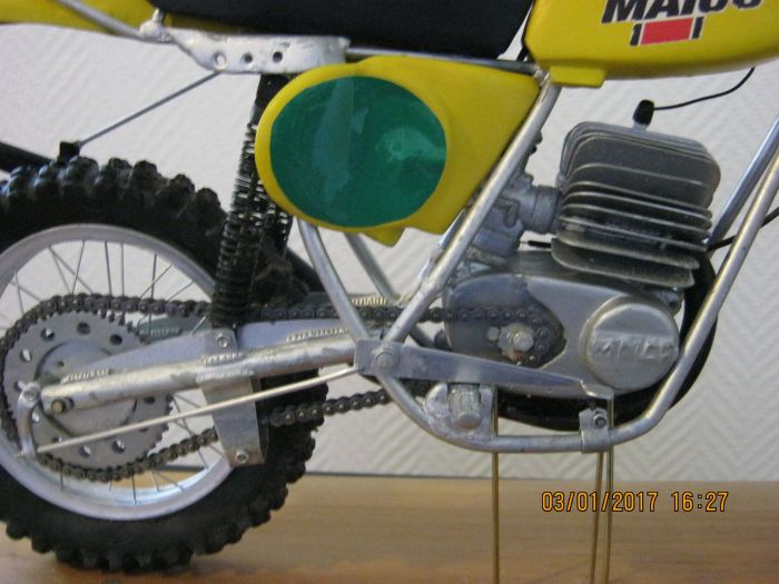 motos vertes miniatures / maquettes