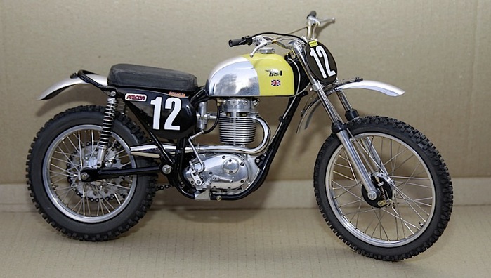 motos vertes miniatures / maquettes