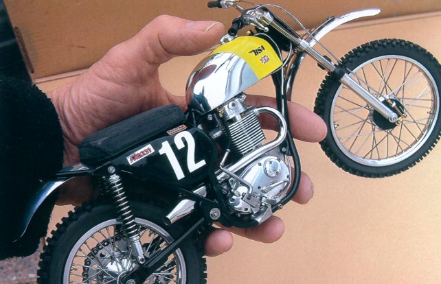 motos vertes miniatures / maquettes