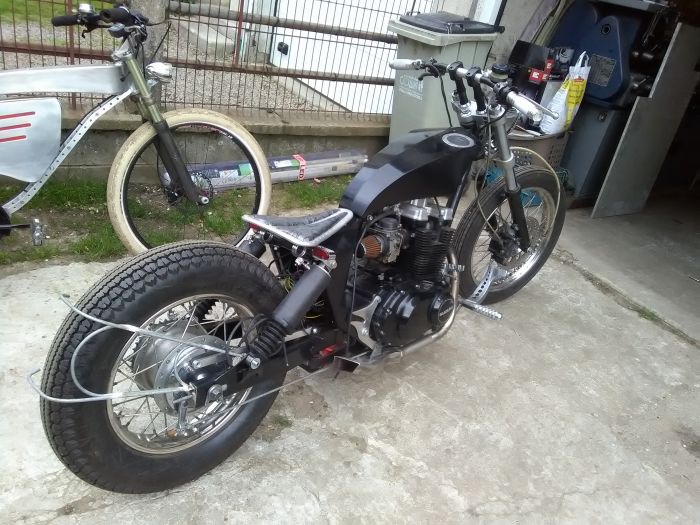 bobber, chopper, hot rod, vw... tout ce qui a des roues