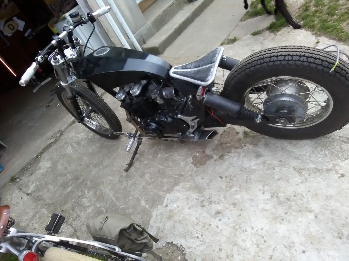 bobber, chopper, hot rod, vw... tout ce qui a des roues