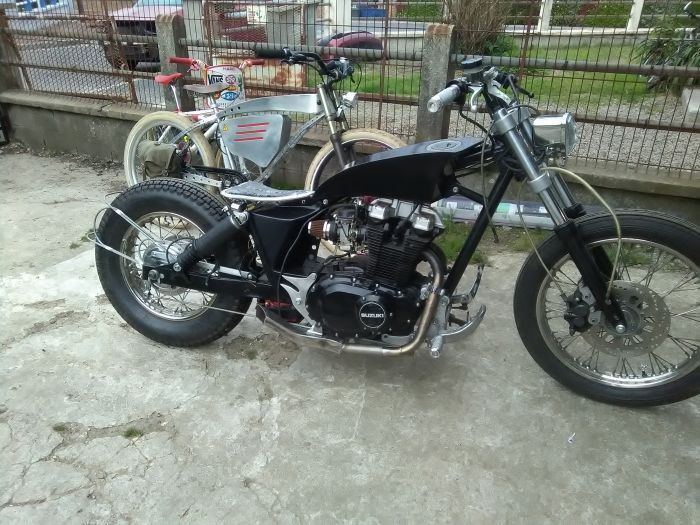 bobber, chopper, hot rod, vw... tout ce qui a des roues