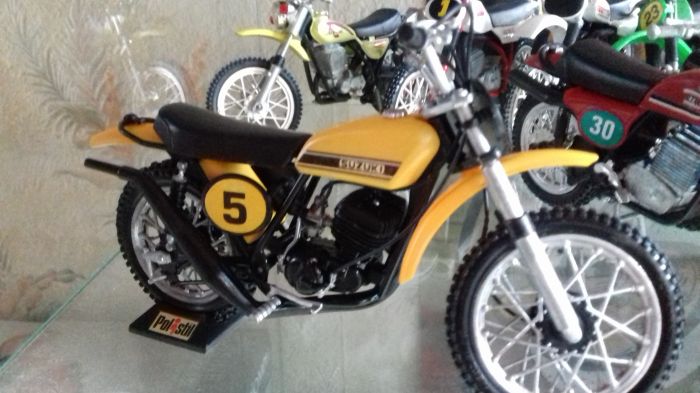 motos vertes miniatures / maquettes