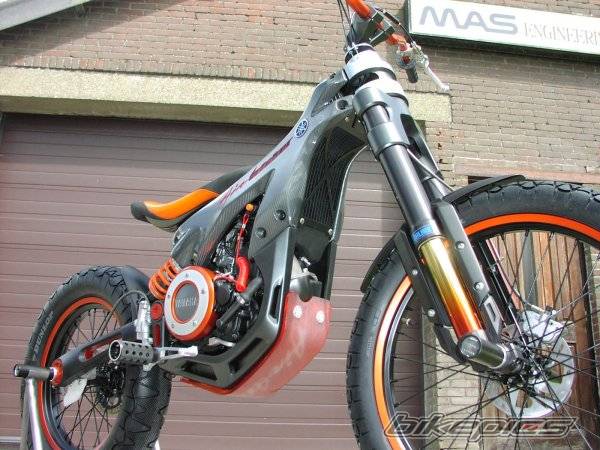 bobber, chopper, hot rod, vw... tout ce qui a des roues