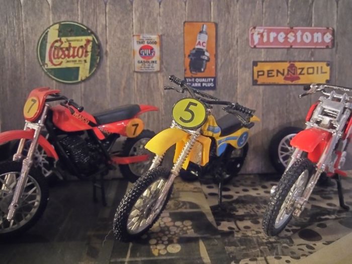 motos vertes miniatures / maquettes