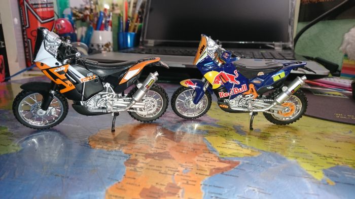 motos vertes miniatures / maquettes