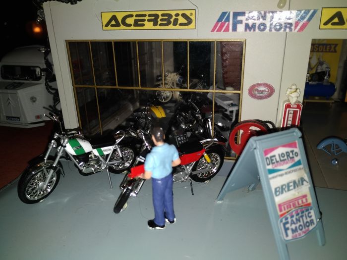 motos vertes miniatures / maquettes