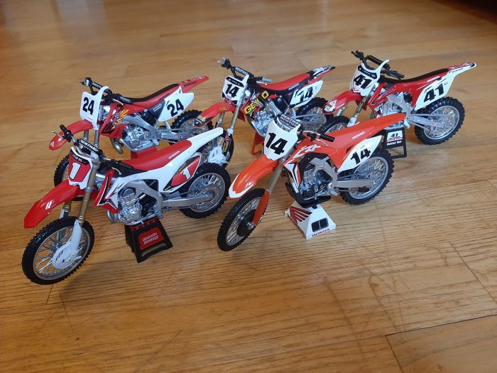 motos vertes miniatures / maquettes