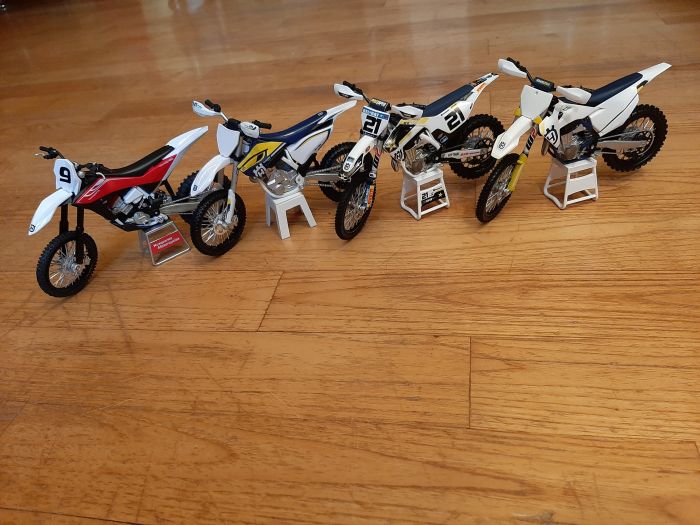 motos vertes miniatures / maquettes