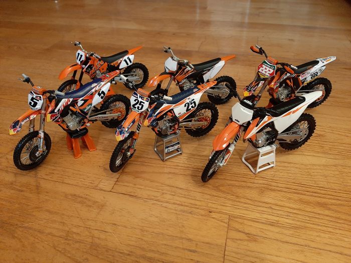 motos vertes miniatures / maquettes