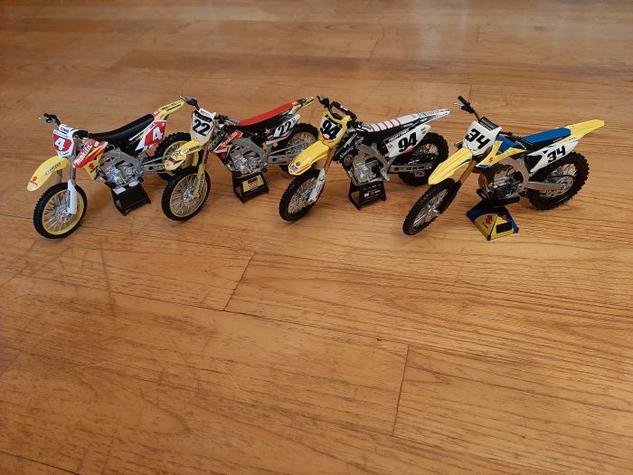 motos vertes miniatures / maquettes