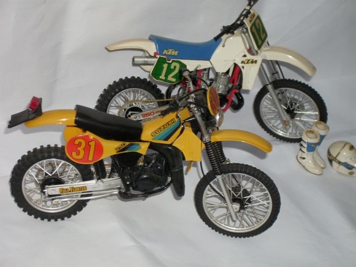 motos vertes miniatures / maquettes