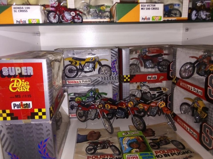 motos vertes miniatures / maquettes