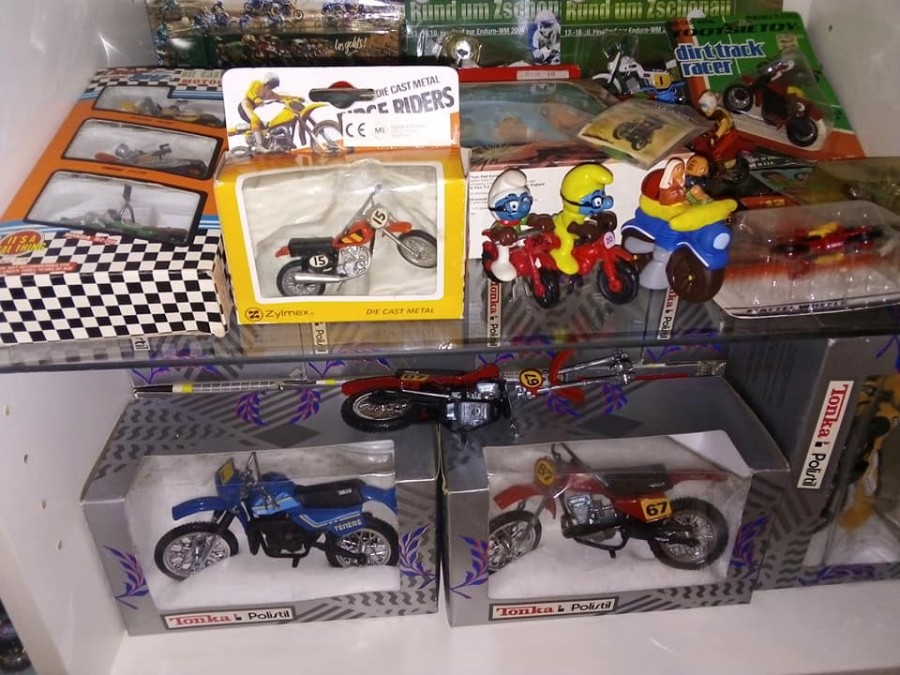 motos vertes miniatures / maquettes