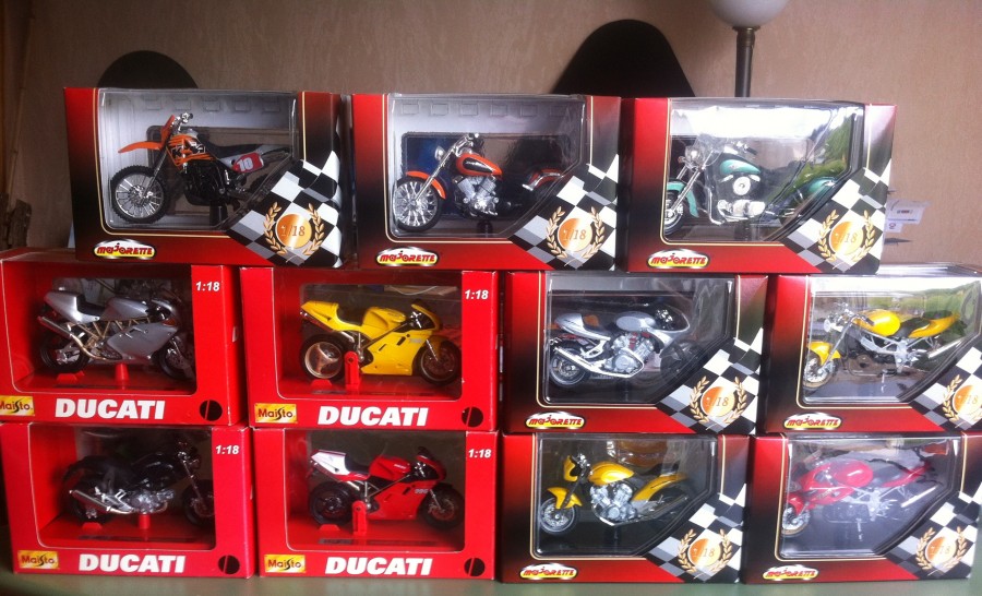 motos vertes miniatures / maquettes