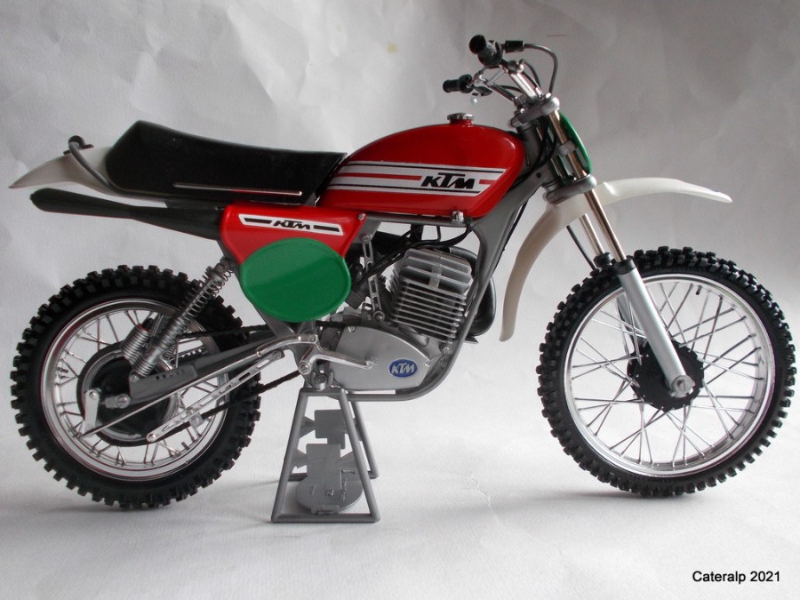 motos vertes miniatures / maquettes