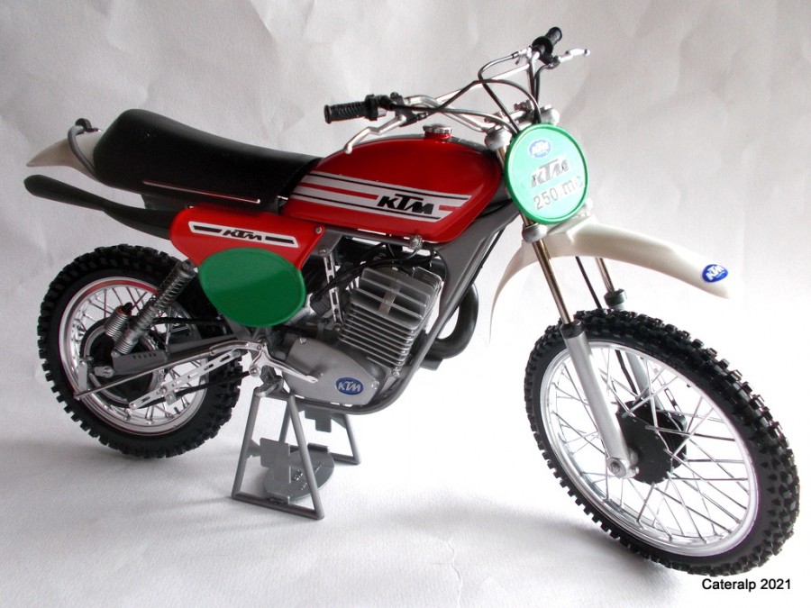 motos vertes miniatures / maquettes