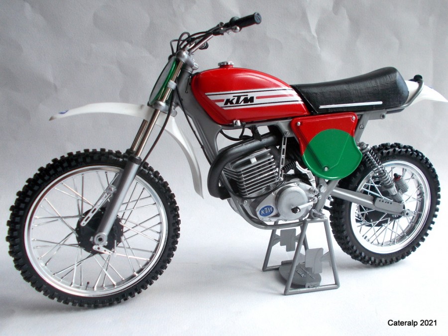 motos vertes miniatures / maquettes