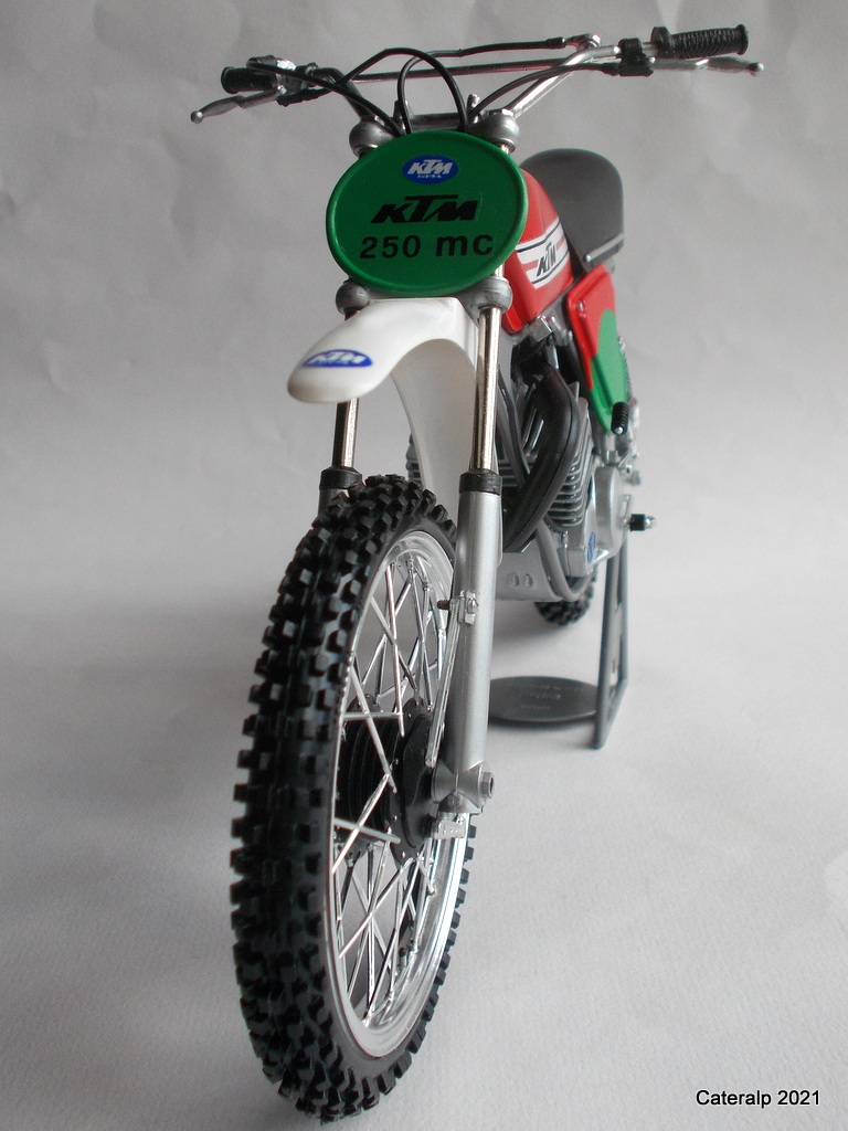 motos vertes miniatures / maquettes