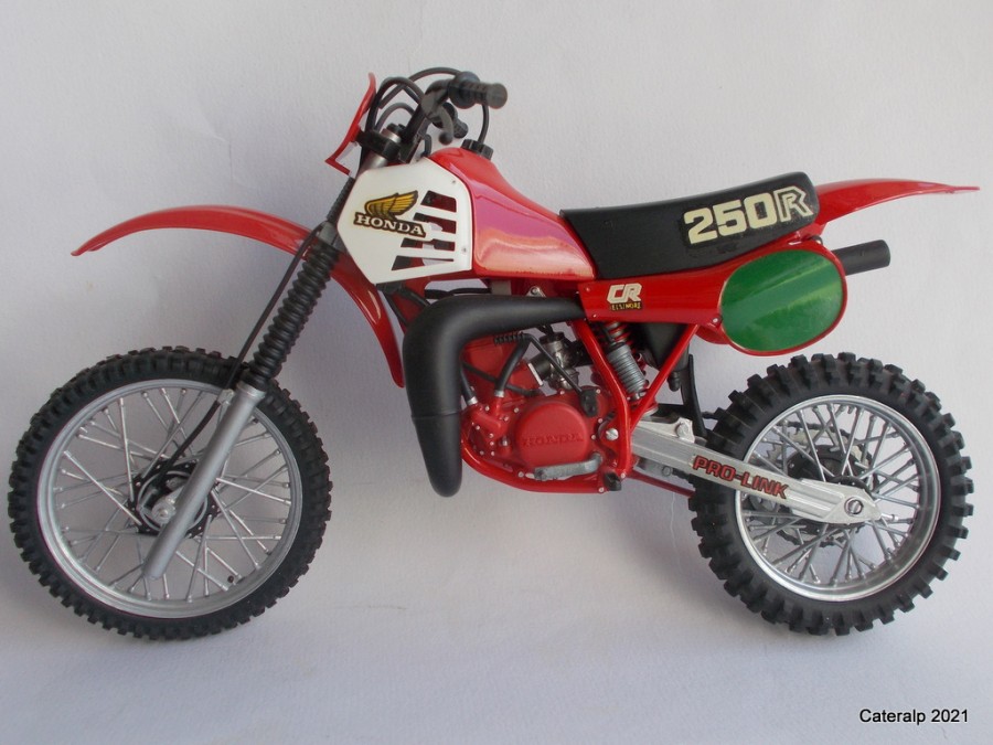 motos vertes miniatures / maquettes