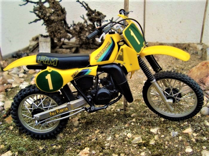 motos vertes miniatures / maquettes
