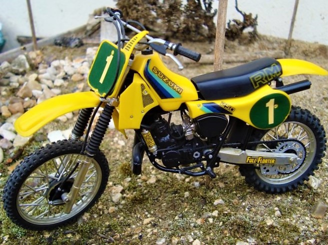 motos vertes miniatures / maquettes