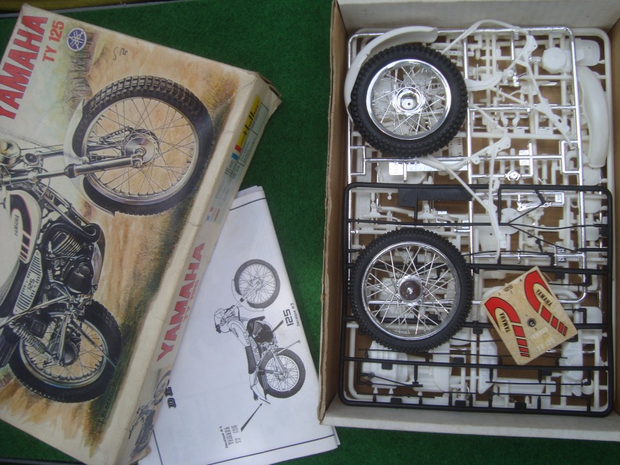 motos vertes miniatures / maquettes