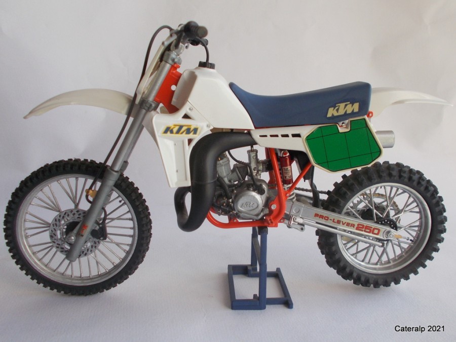motos vertes miniatures / maquettes
