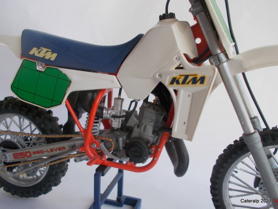 motos vertes miniatures / maquettes