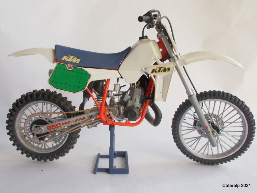 motos vertes miniatures / maquettes