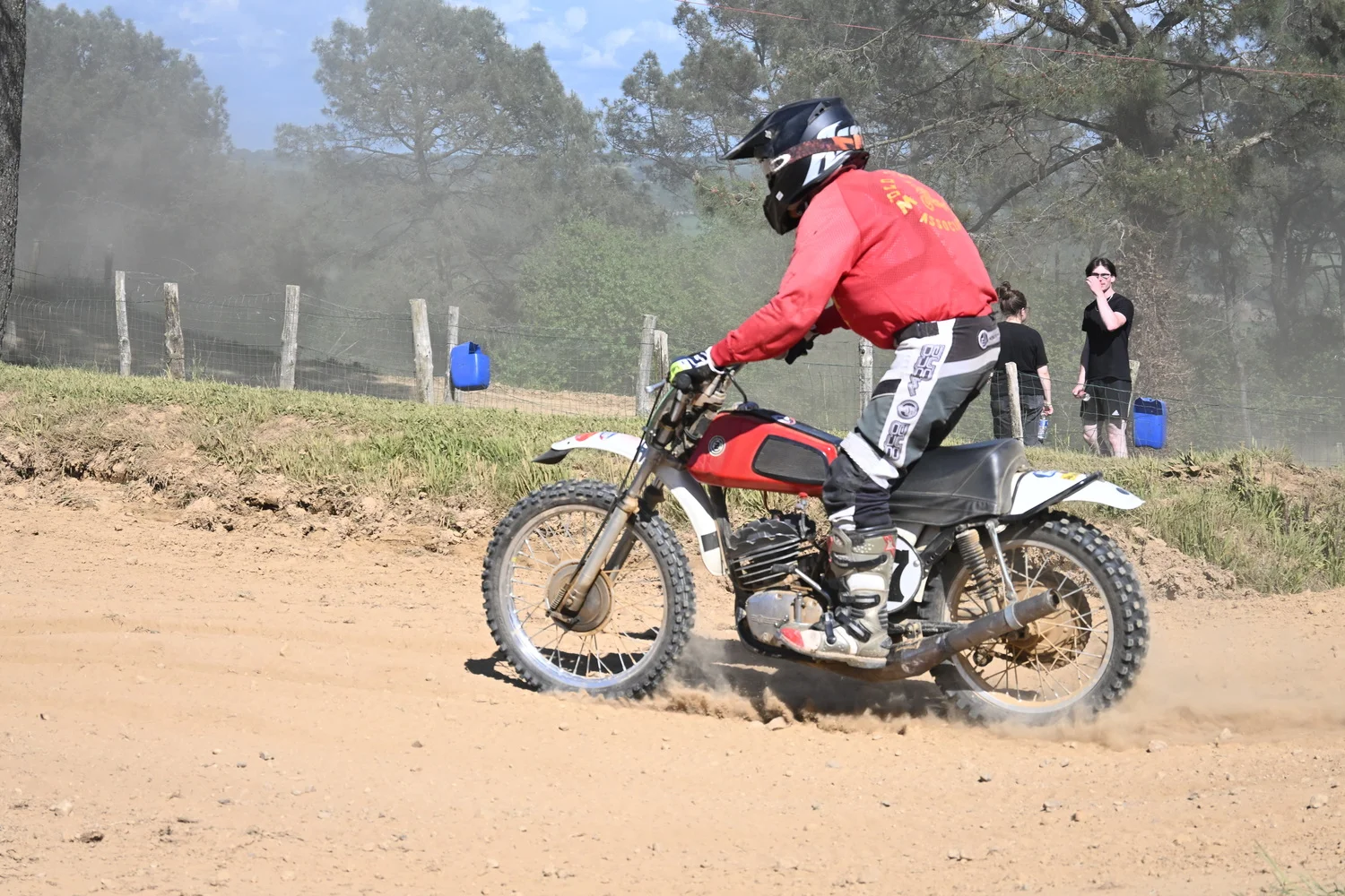 BIGNAN (56) MOTOCROSS 100% MOTOS ANCIENNES FFM LES 9 ET 10 MAI 2026.