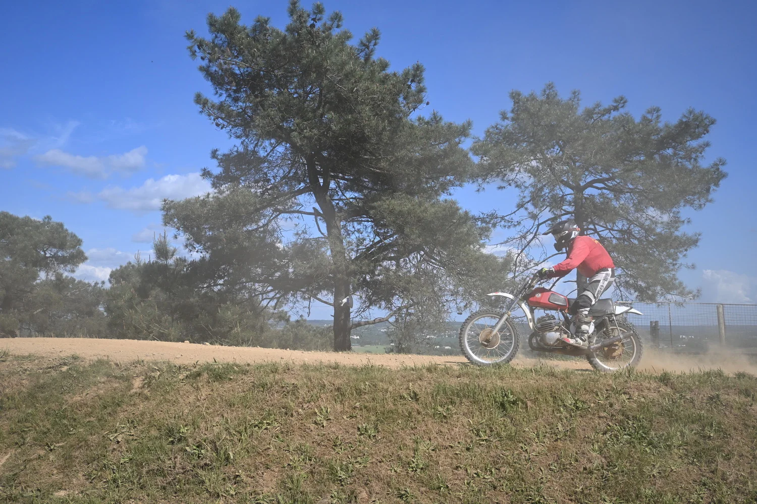 BIGNAN (56) MOTOCROSS 100% MOTOS ANCIENNES FFM LES 9 ET 10 MAI 2026.