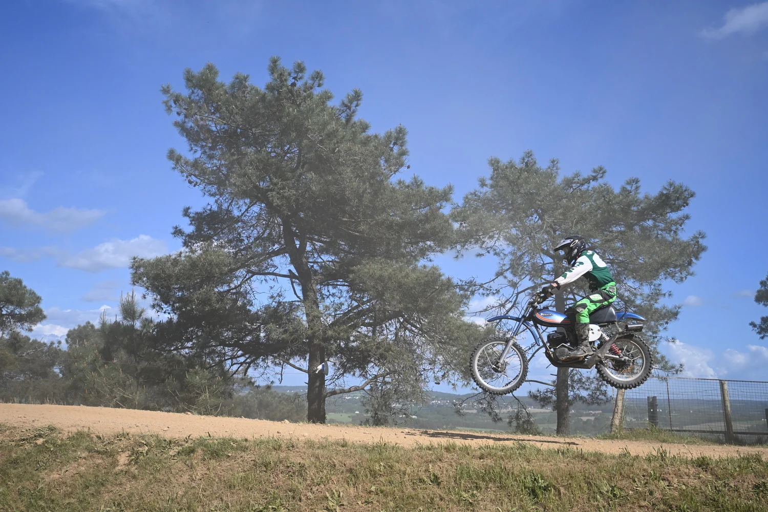 BIGNAN (56) MOTOCROSS 100% MOTOS ANCIENNES FFM LES 9 ET 10 MAI 2026.