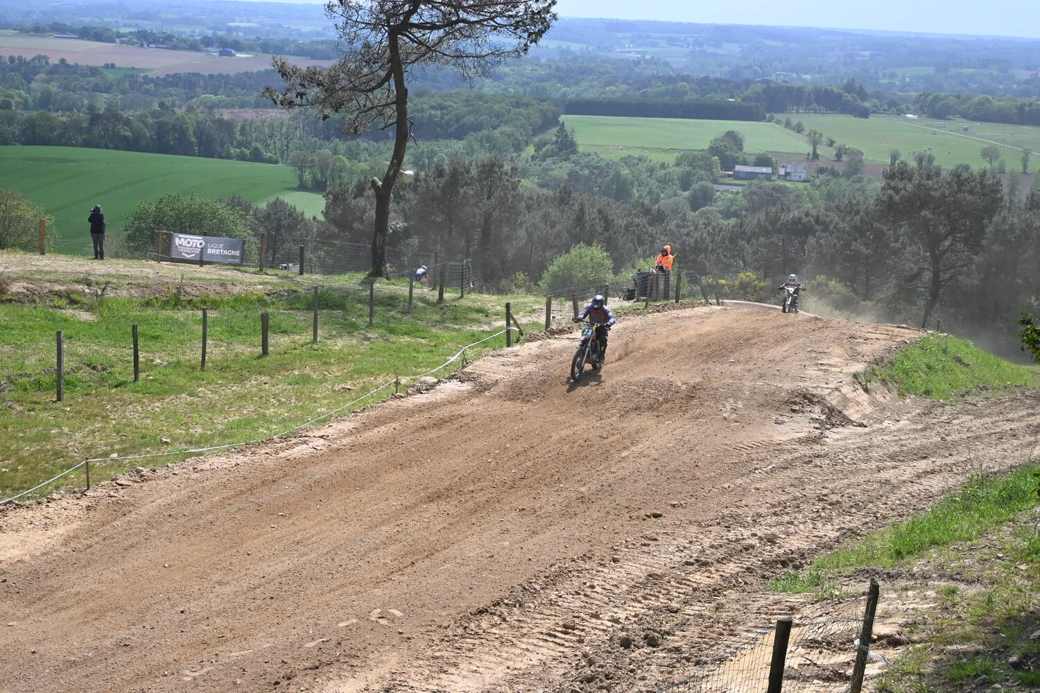 BIGNAN (56) MOTOCROSS 100% MOTOS ANCIENNES FFM LES 9 ET 10 MAI 2026.