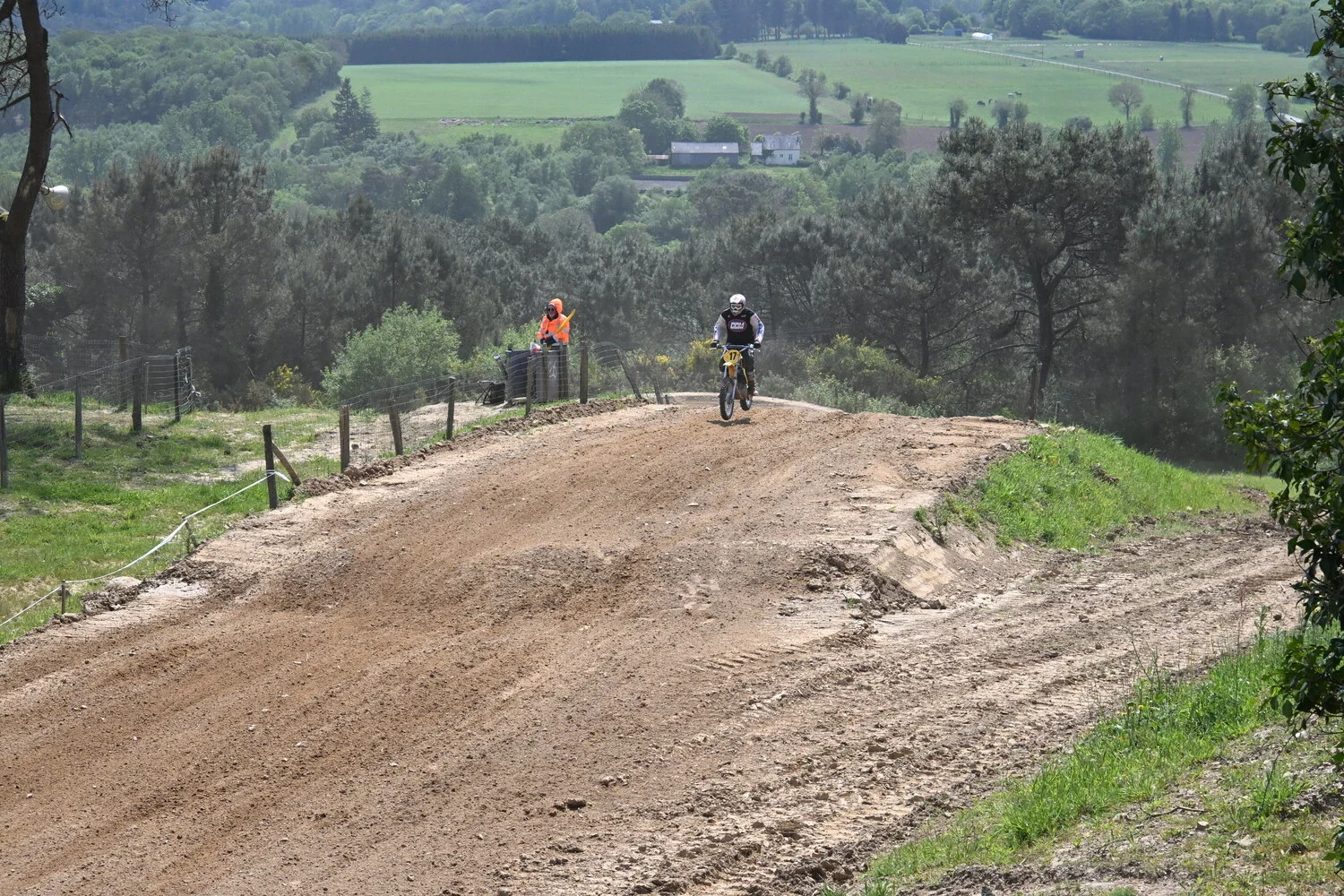 BIGNAN (56) MOTOCROSS 100% MOTOS ANCIENNES FFM LES 9 ET 10 MAI 2026.