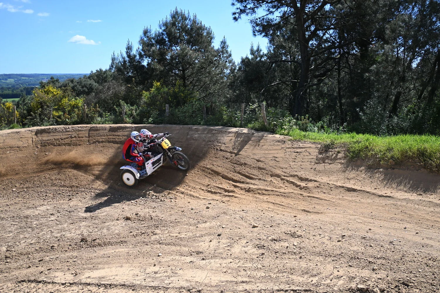 BIGNAN (56) MOTOCROSS 100% MOTOS ANCIENNES FFM LES 9 ET 10 MAI 2026.